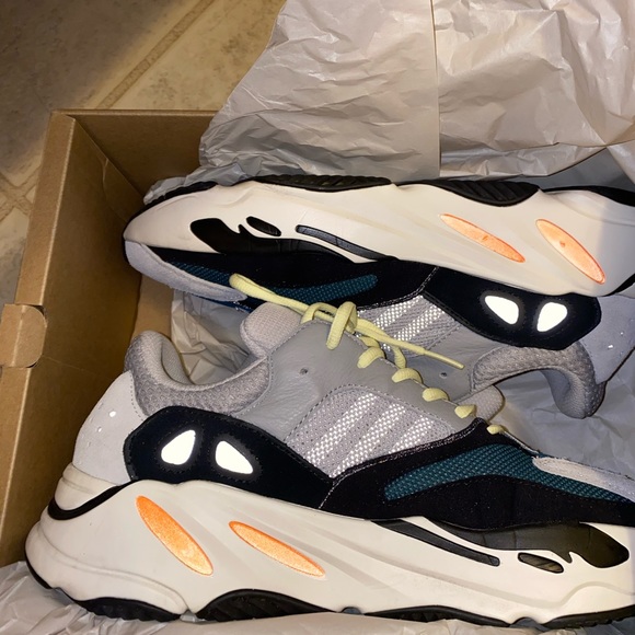 Yeezy 700 Wave Runners - Picture 2 of 3